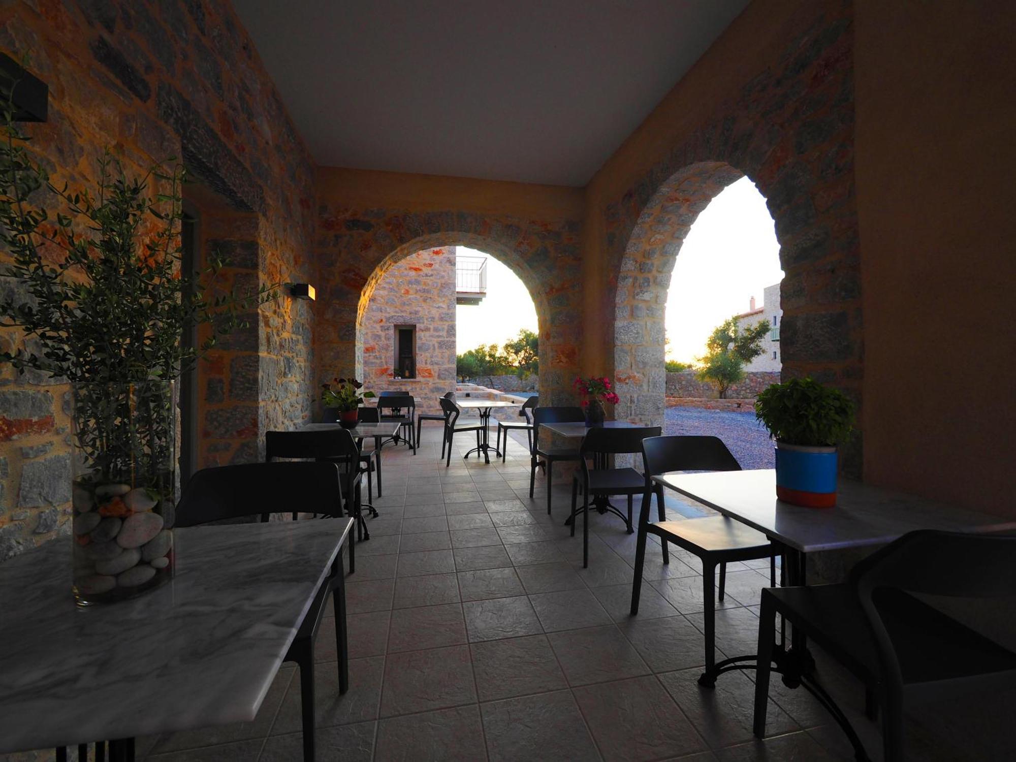 Terra Di Pietra Exclusive Suites & Apartments Ареополис Екстериор снимка