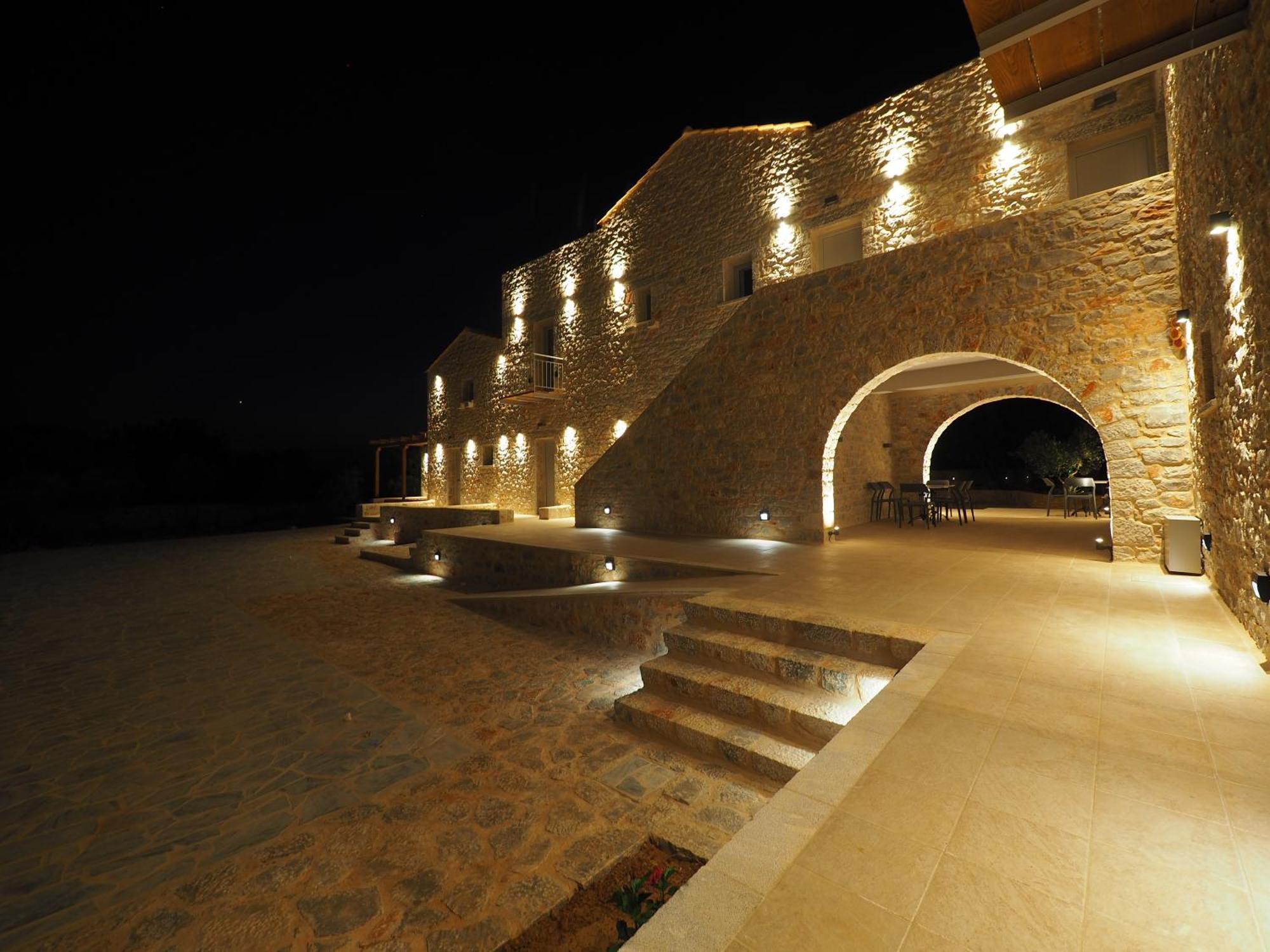 Terra Di Pietra Exclusive Suites & Apartments Ареополис Екстериор снимка